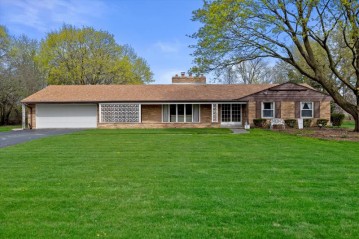 7300 S 92nd St, Franklin, WI 53132