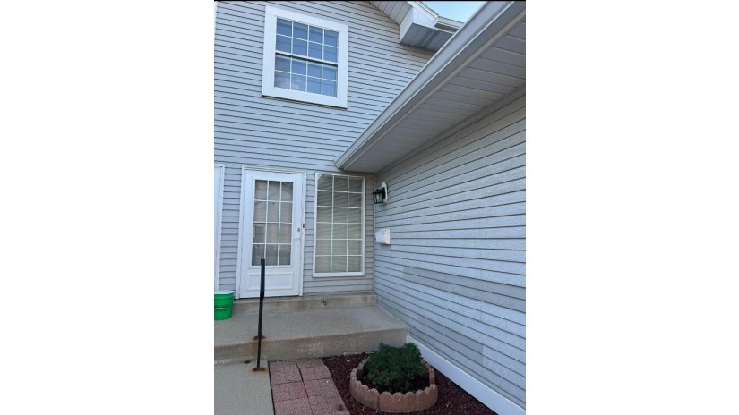 8441 S 76th St Franklin, WI 53132 by Lyon Realty, LLC - Milwaukee $284,900