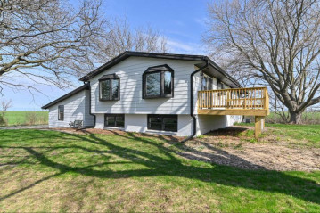 W6582 Hazel Ridge Rd, Sugar Creek, WI 53121-4203