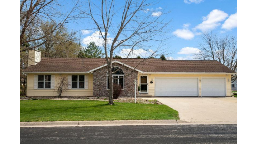 619 Deer Trl Watertown, WI 53094 by Keller Williams Realty-Lake Country $429,900