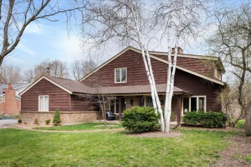 7420 N Pierron Rd, Glendale, WI 53209-2160