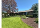 250 Manor Ct, Brookfield, WI 53005 by Lake Country Flat Fee $599,900