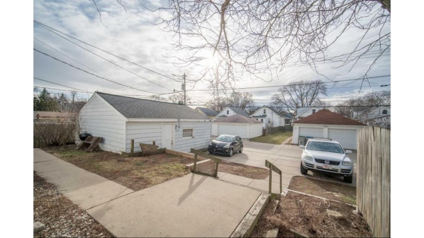 3661 S Clement Ave Milwaukee, WI 53207 by EXP Realty, LLC~MKE $595,000