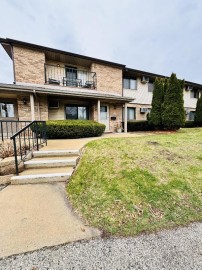 4543 S Greenridge Cir, Greenfield, WI 53220