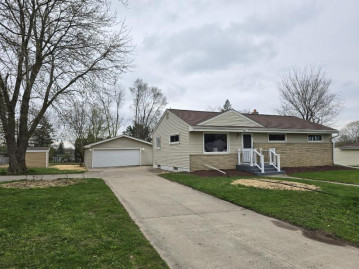 7225 W Layton Ave, Greenfield, WI 53220-3825