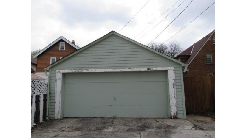 3409 N 36th St Milwaukee, WI 53216 by Homestead Realty, Inc $105,000