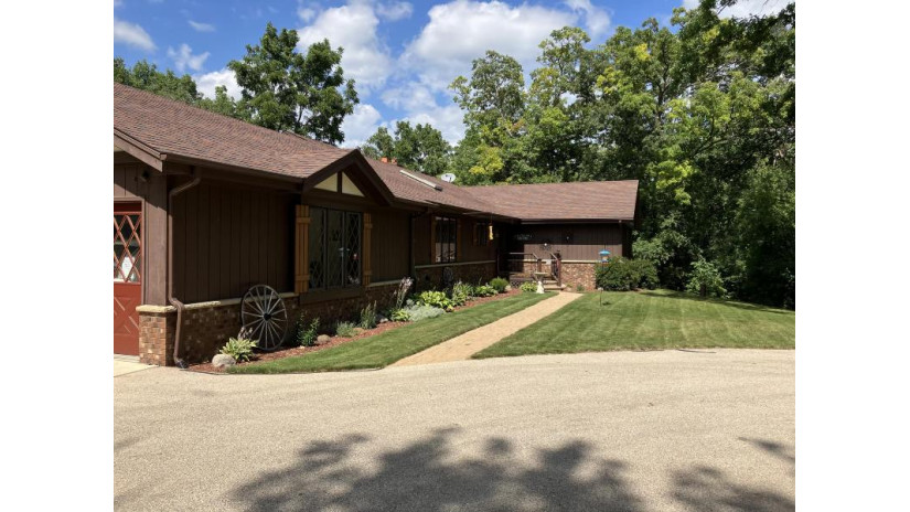 5000 Crystal Ln Yorkville, WI 53177 by Compass Wisconsin-Lake Geneva $899,000