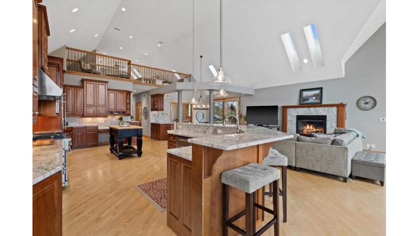 W343N5212 Gietzen Rd Oconomowoc, WI 53069 by First Weber Inc - Delafield $2,499,900