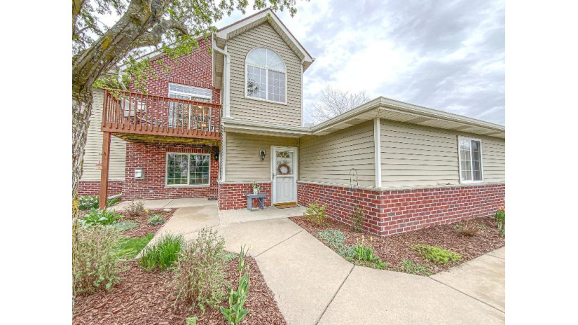 2125 Broken Hill Rd 8 Waukesha, WI 53188 by Lake Country Flat Fee $284,900