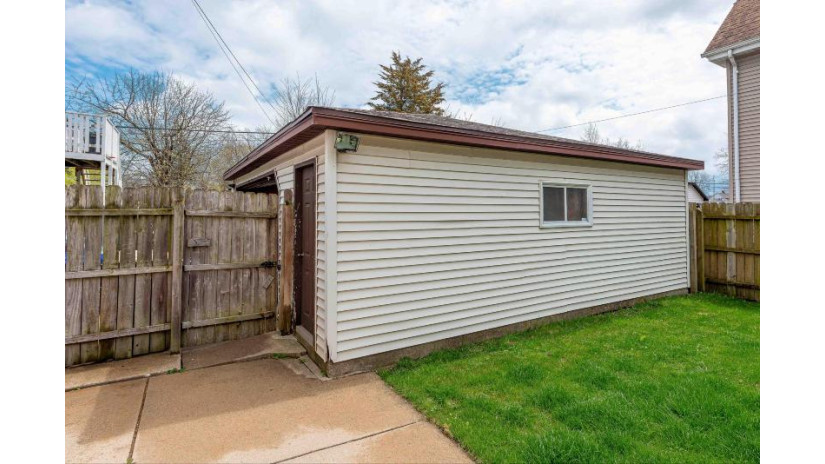 4305 7th Ave Kenosha, WI 53140 by Better Homes and Gardens Real Estate Power Realty $249,000