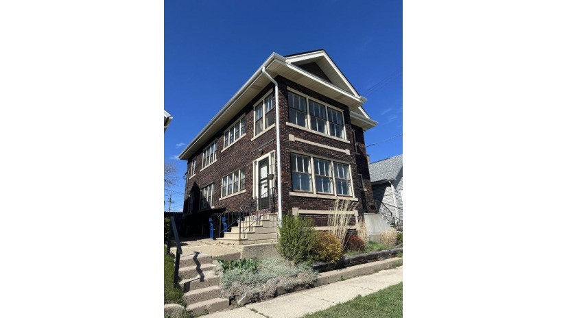 210 Barker St Racine, WI 53402 by Modesti Realty Inc. $184,900