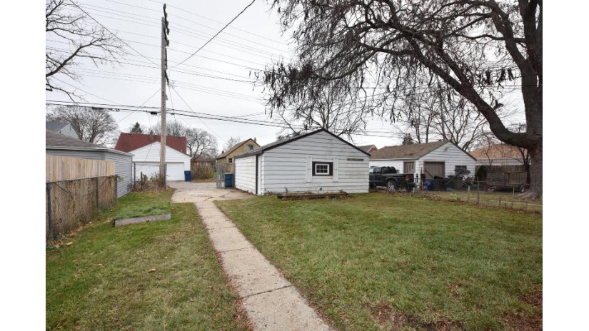 5119 N 64th St Milwaukee, WI 53218 by Realty Executives Integrity~Brookfield - brookfieldfrontdesk@realtyexecutives.com $188,900