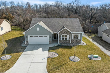 705 River Ridge Dr, Waterford, WI 53185