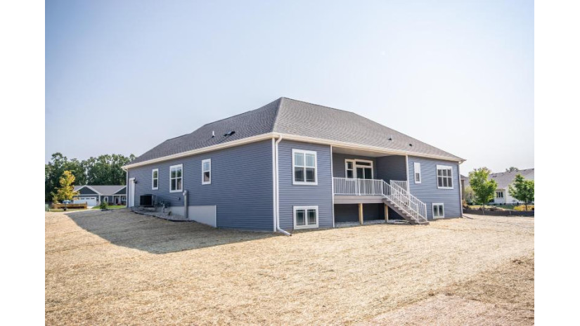 N208W16291 Renee Way Jackson, WI 53037 by Emmer Real Estate Group $599,900