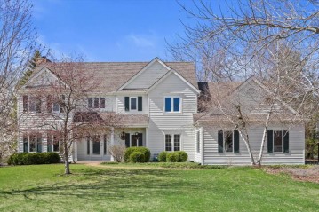 4423 W Squire Rd, Mequon, WI 53092