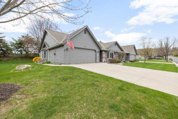 1402 Hidden Fields Dr, West Bend, WI 53095