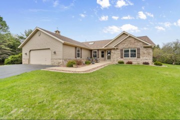 2443 Dove Ct, Cedarburg, WI 53012-9751