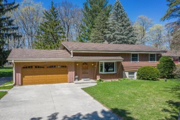 4858 Cedar Hills Dr, Slinger, WI 53086