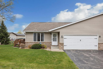 1028 Whispering Winds Pl, Onalaska, WI 54650-2378