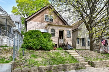 3204 W Lapham St, Milwaukee, WI 53215-1813