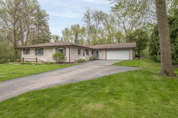 3600 S Canary Rd, New Berlin, WI 53146