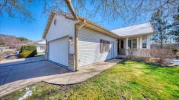 219 Heritage Ln, Onalaska, WI 54650