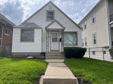 3261 S 8th St, Milwaukee, WI 53215