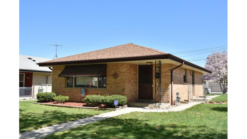 4130 N 83rd St Milwaukee, WI 53222 by Coldwell Banker HomeSale Realty - New Berlin $195,500