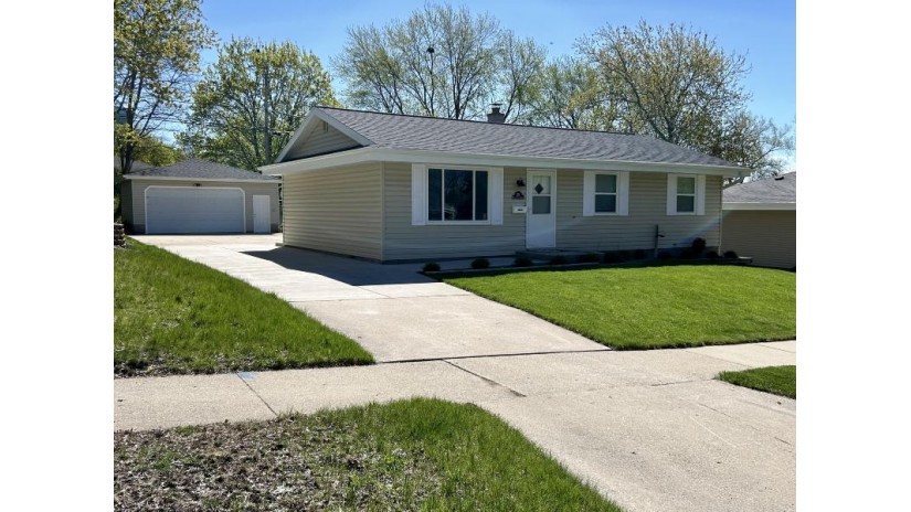 1315 N 11th Ave West Bend, WI 53090 by NON MLS $300,000