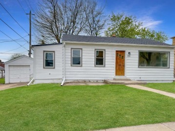 3065 N 72nd St, Milwaukee, WI 53210-1111