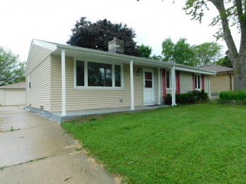 2445 W Sycamore Ave, Oak Creek, WI 53154-1053