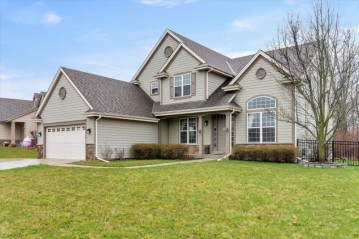 3811 E Bluestem Dr, Oak Creek, WI 53154-6640