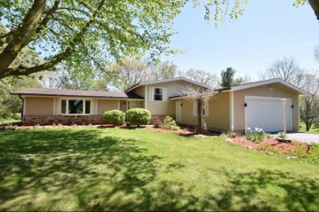 W251S4500 Oakview Dr, Waukesha, WI 53189