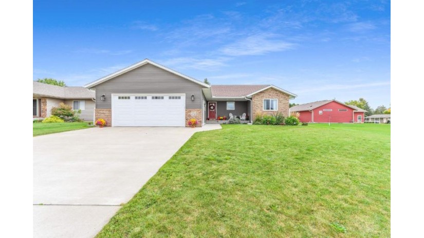 2721 Peachtree Circle Marshfield, WI 54449 by Nexthome Hub City - Phone: 715-207-9300 $399,900