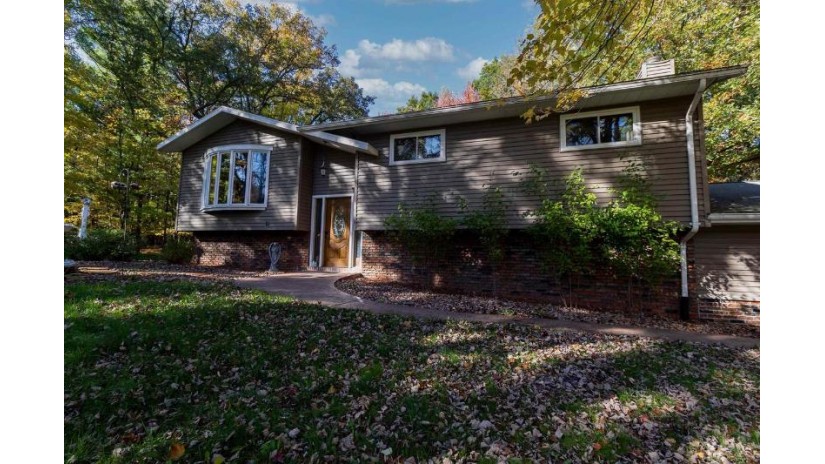 3722 Woodridge Trace Wisconsin Rapids, WI 54495 by Re/Max Connect - Phone: 715-459-6093 $326,500