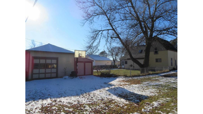 813 Chippewa Street Merrill, WI 54452 by First Weber - homeinfo@firstweber.com $129,900