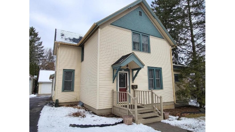 803 West 5th Street Marshfield, WI 54449 by Re/Max American Dream - Phone: 715-305-9971 $199,900