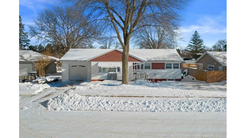1221 13th Street South Wisconsin Rapids, WI 54494 by Coldwell Banker- Siewert Realtors - Phone: 715-570-4085 $144,000