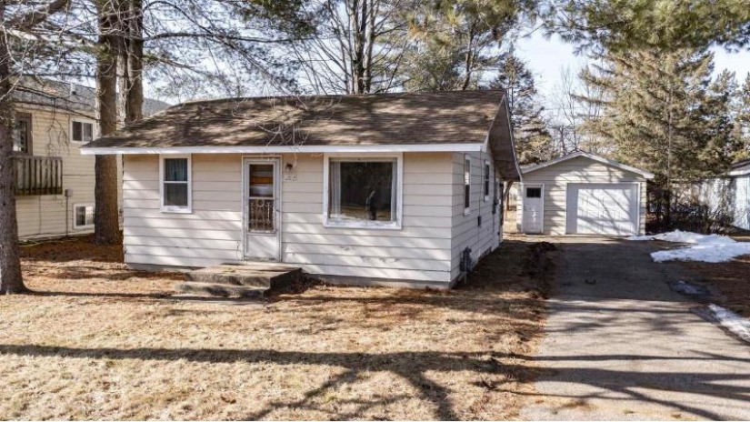 2800 Frontenac Avenue Stevens Point, WI 54481 by Re/Max Lyons Real Estate $129,900