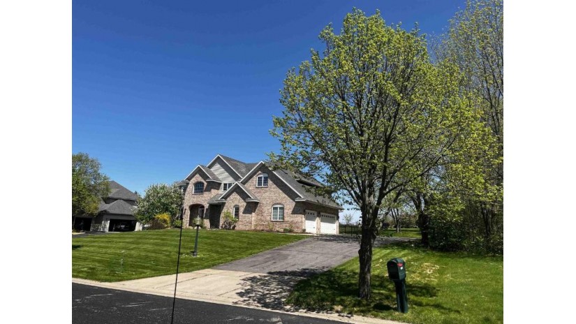 4011 Stoneridge Drive Wausau, WI 54403 by Amaximmo Llc - Phone: 715-841-0015 $564,000