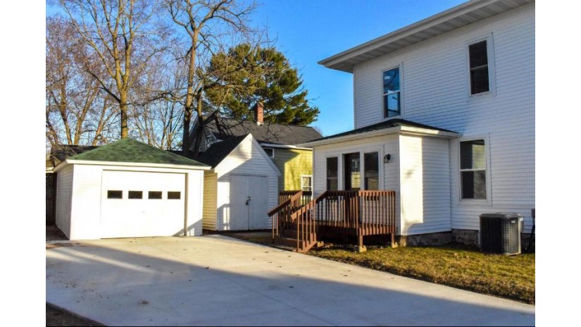 1011 Washington Street Wisconsin Rapids, WI 54494 by Coldwell Banker Action - Main: 715-359-0521 $179,900