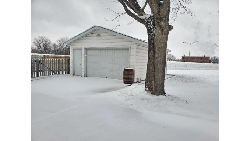 711 East 2nd Street Marshfield, WI 54449 by Century 21 Gold Key - Phone: 715-387-2121 $129,900