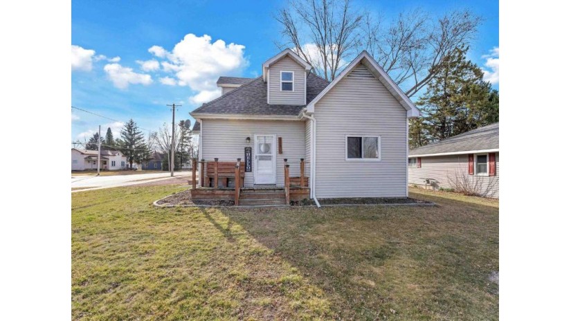 113 South West Street Loyal, WI 54446 by Nexthome Hub City - Phone: 715-305-0444 $184,900