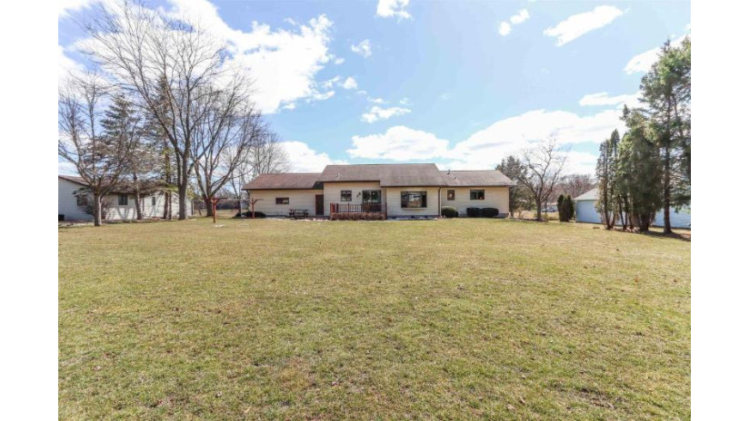 2401 Meadowbrook Drive Marshfield, WI 54449 by Nexthome Hub City - Phone: 715-207-9300 $329,900