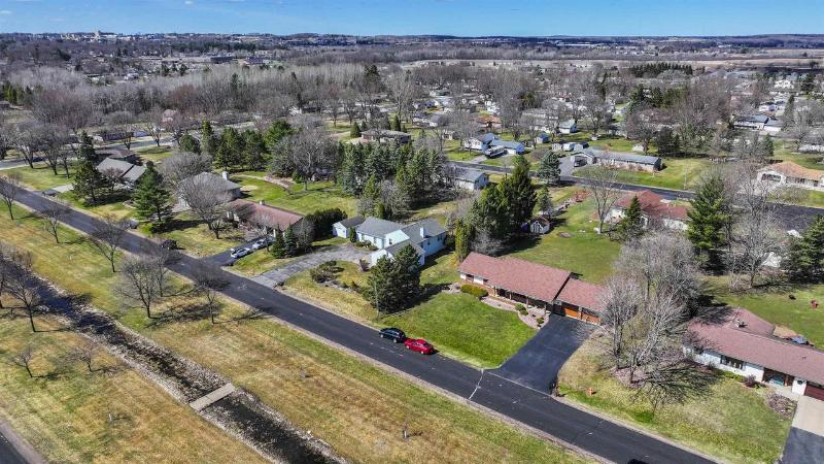 2401 Meadowbrook Drive Marshfield, WI 54449 by Nexthome Hub City - Phone: 715-207-9300 $329,900