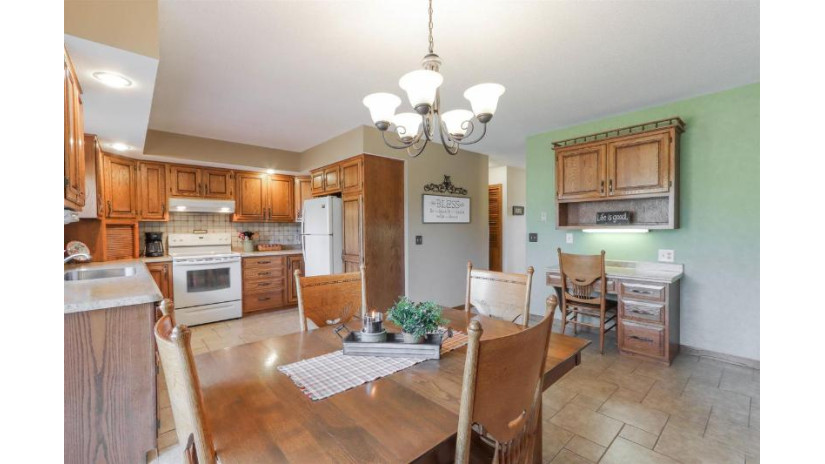 2401 Meadowbrook Drive Marshfield, WI 54449 by Nexthome Hub City - Phone: 715-207-9300 $329,900