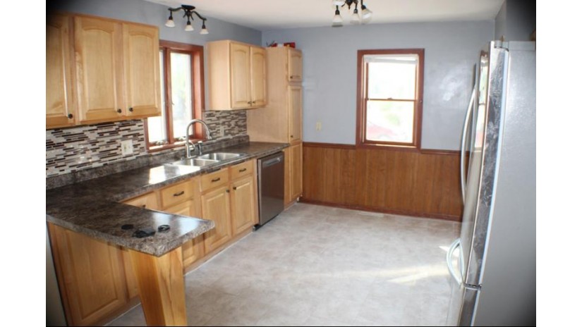 303 Lawndale Ave Algoma, WI 54201 by Four Sail Realty - 9207438888 $184,900