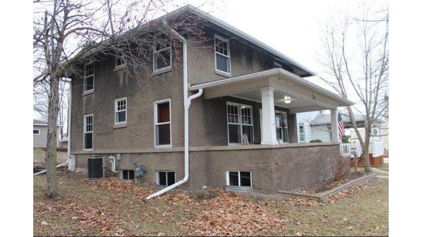 27 S Lansing Ave Sturgeon Bay, WI 54235 by Four Sail Realty - 9207438888 $389,900