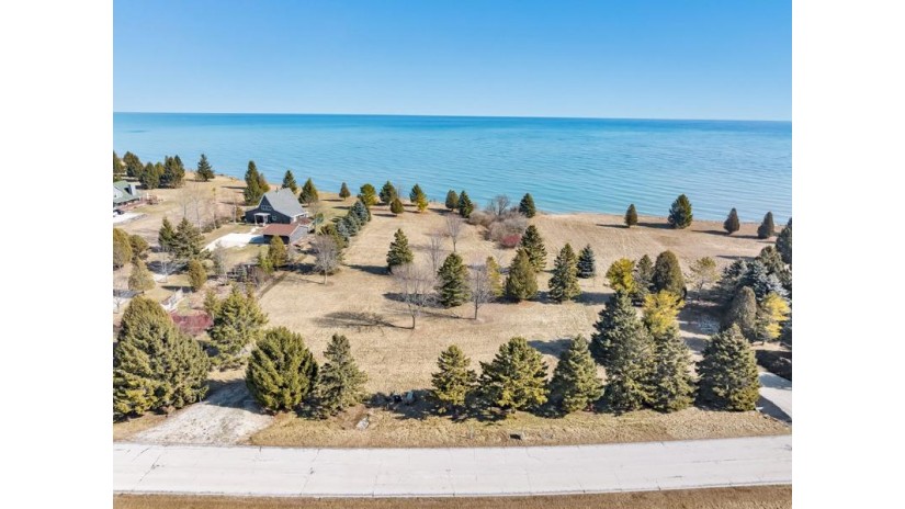 614 Lakeshore Dr Kewaunee, WI 54216 by Exp Realty Llc - 8668486990 $279,900