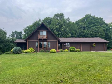 W8435 Maple Ridge Rd, Lake, WI 54552